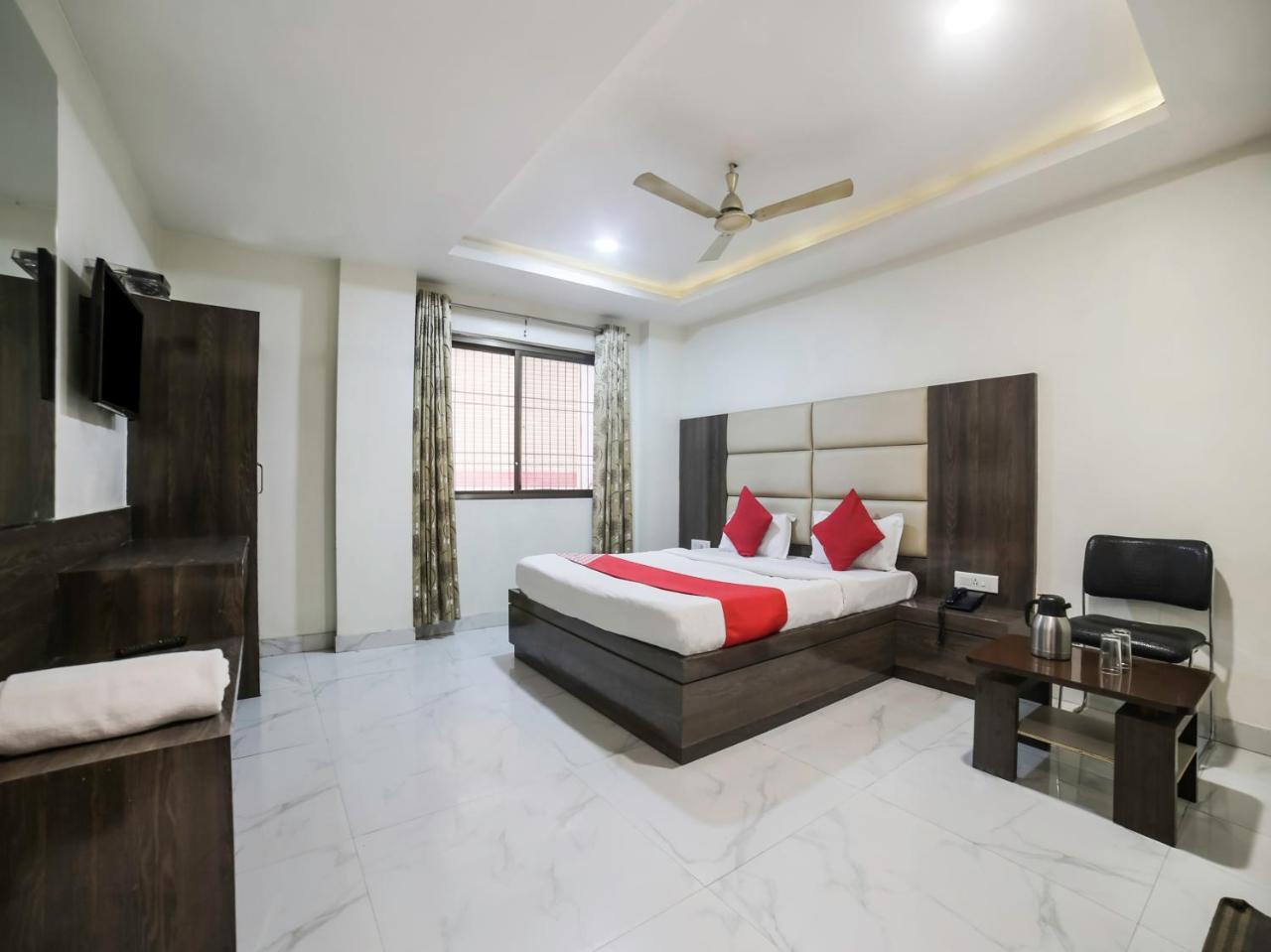 Oyo 10277 Hotel Delux Golden Ajmer Exterior foto